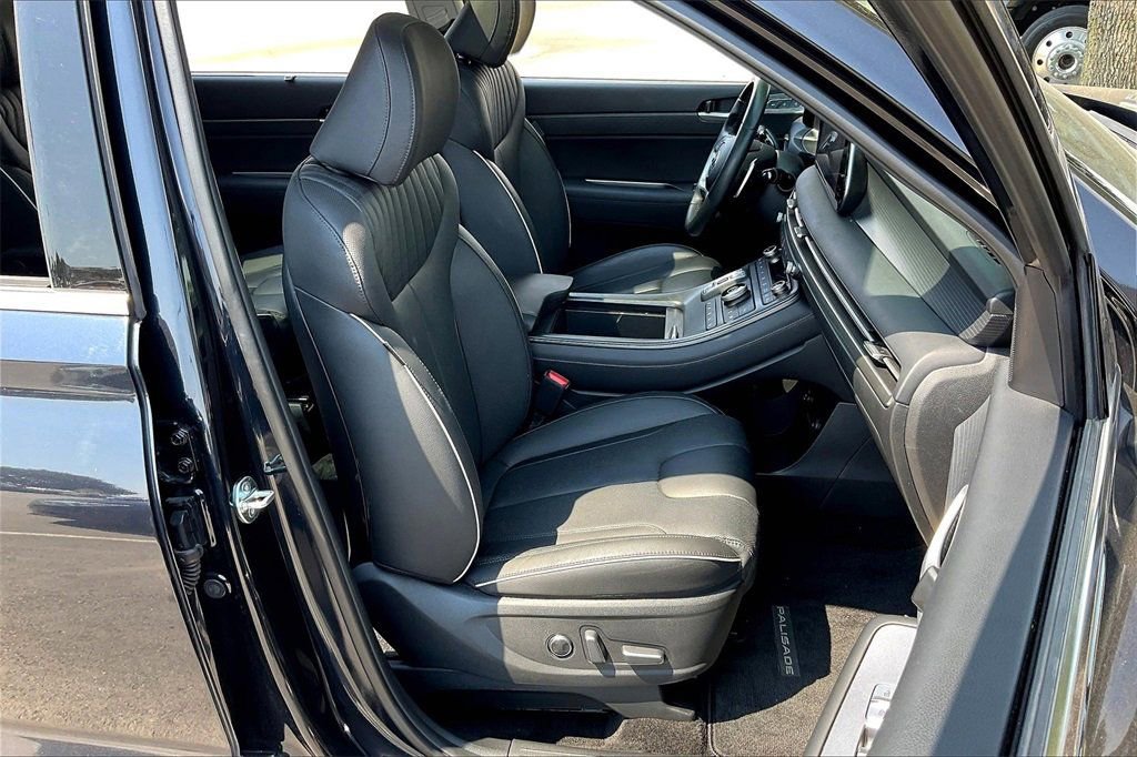 Used 2025 Hyundai Palisade Limited image 32