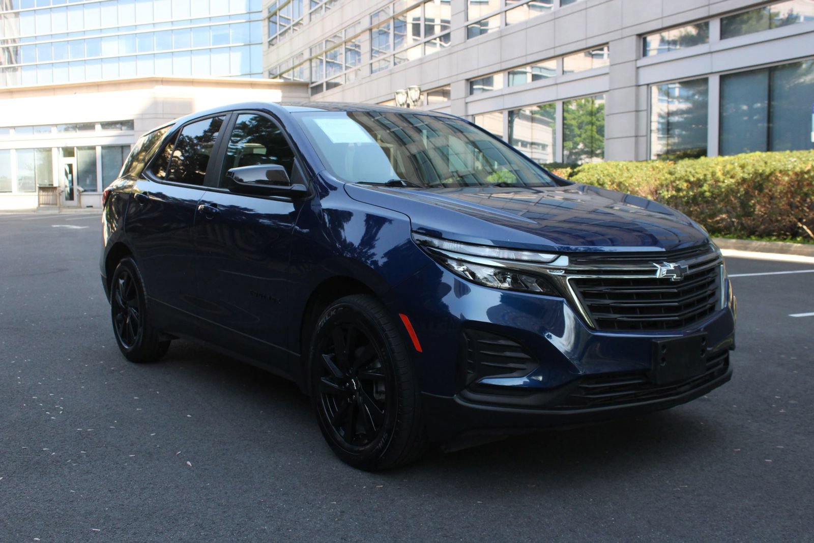 Used 2023 Chevrolet Equinox LS w/ LS Convenience Package FWD image 1