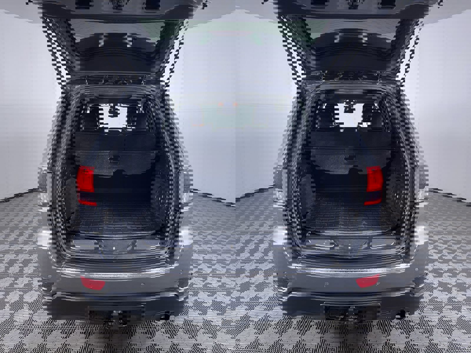 Used 2012 Jeep Grand Cherokee Overland AWD/4WD image 25