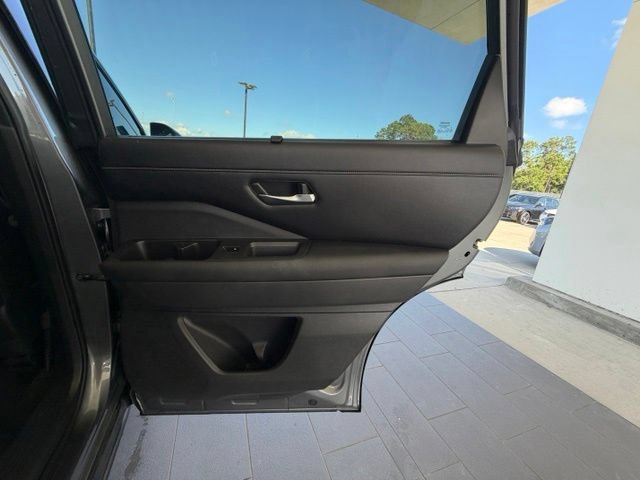 Used 2023 Nissan Pathfinder SL AWD/4WD image 26