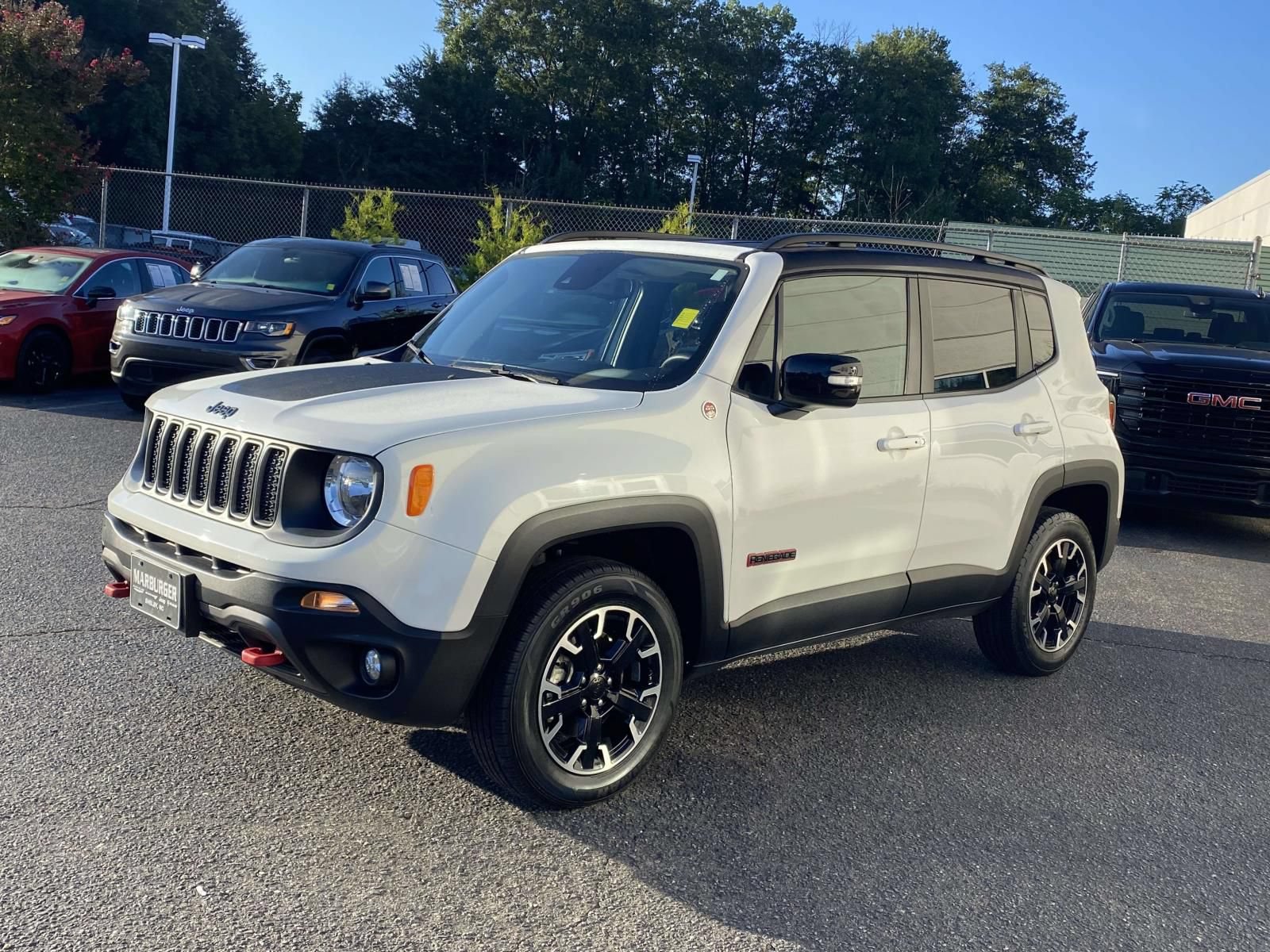 Used 2023 Jeep Renegade Trailhawk AWD/4WD image 3