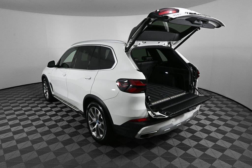 Used 2025 BMW X5 xDrive50e AWD/4WD image 31