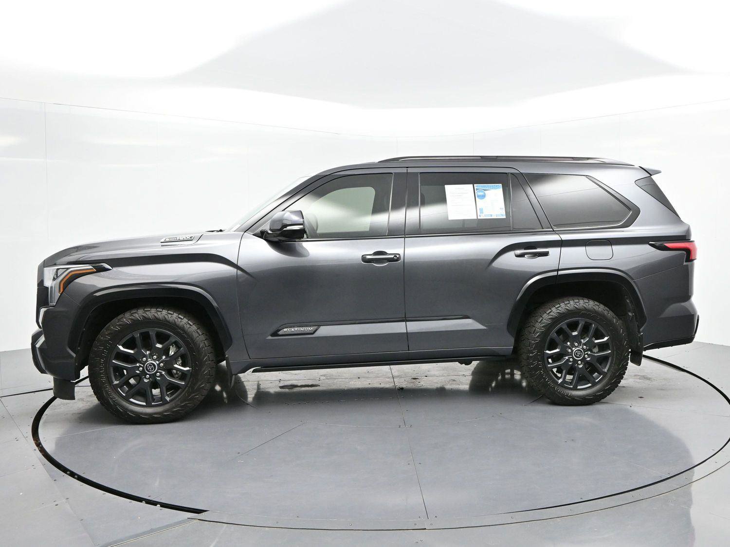 Used 2023 Toyota Sequoia Platinum AWD/4WD image 4