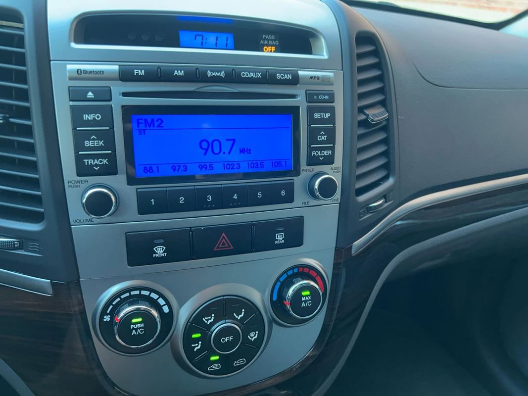 Used 2012 Hyundai Santa Fe GLS image 12