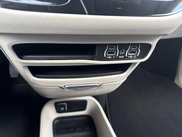 Used 2024 Chrysler Pacifica Touring-L image 25