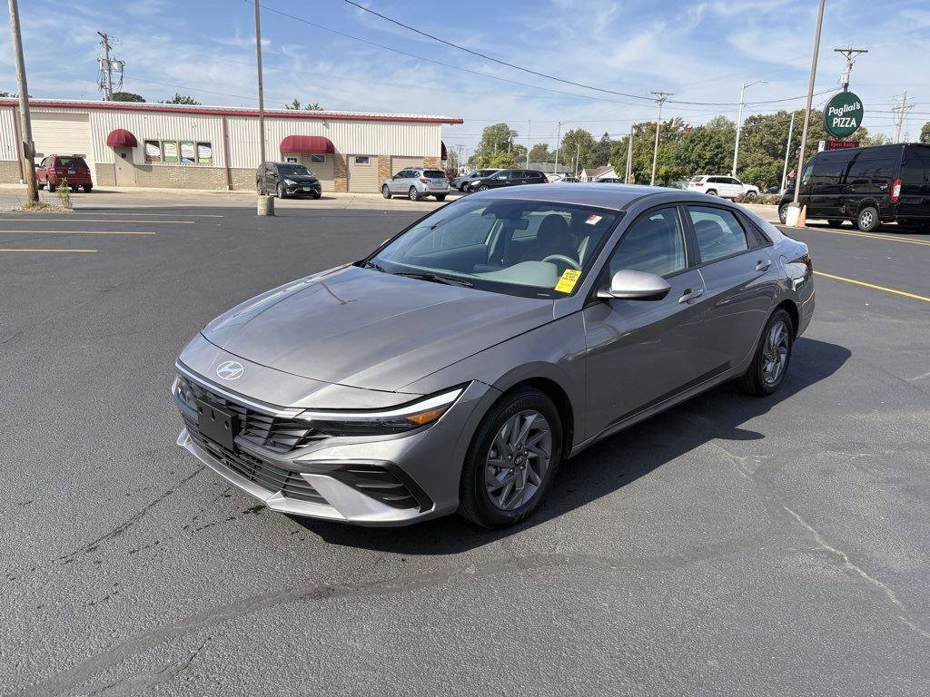 Used 2024 Hyundai Elantra SEL image 20
