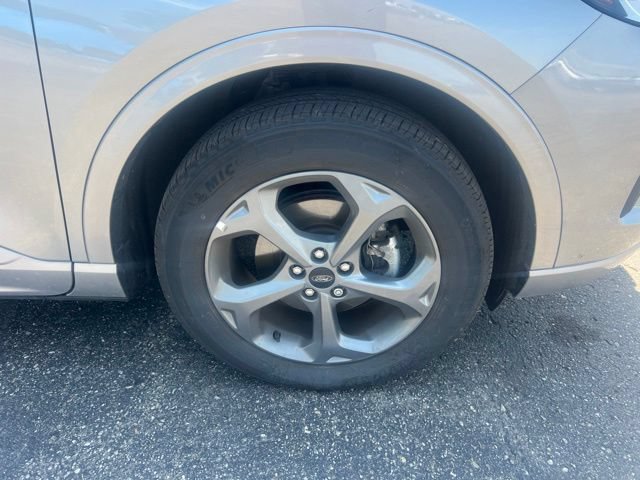 Used 2023 Ford Escape ST-Line w/ Tech Pack #1 AWD/4WD image 11