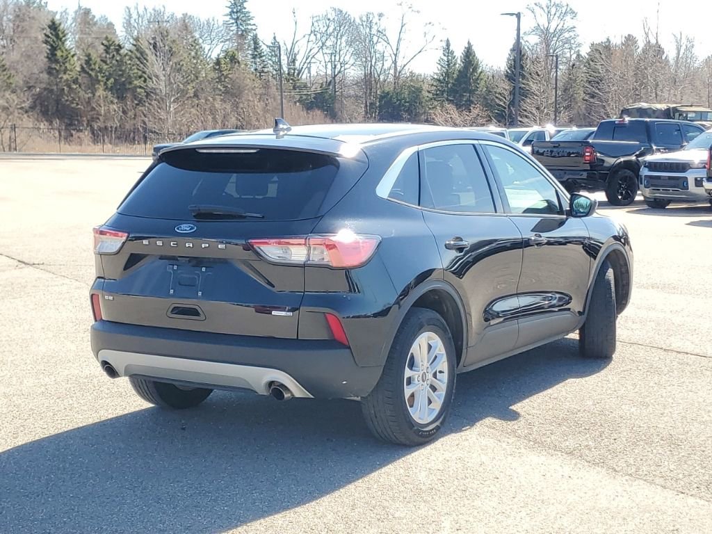 Used 2020 Ford Escape SE image 2