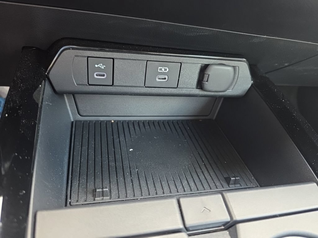 Used 2025 Toyota Prius XLE AWD/4WD image 25