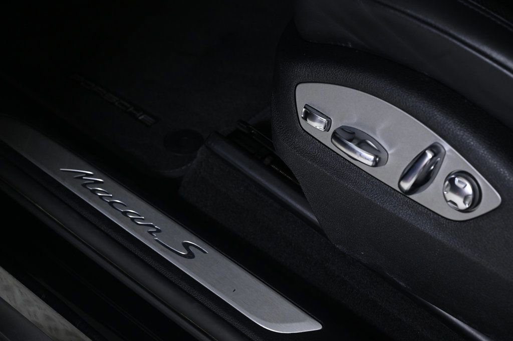 Certified 2023 Porsche Macan S image 22