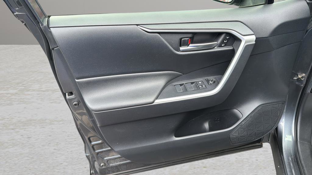 Used 2019 Toyota RAV4 XLE Premium w/ Advanced Technology Package AWD/4WD image 10