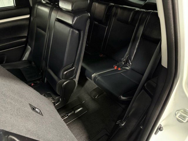 Used 2019 Toyota Highlander XLE image 13