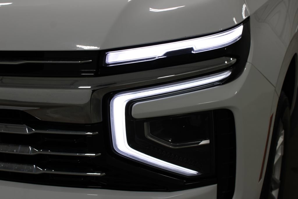 Used 2025 Chevrolet Suburban LT RWD image 14