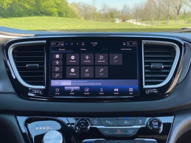 Used 2025 Chrysler Pacifica Select image 26