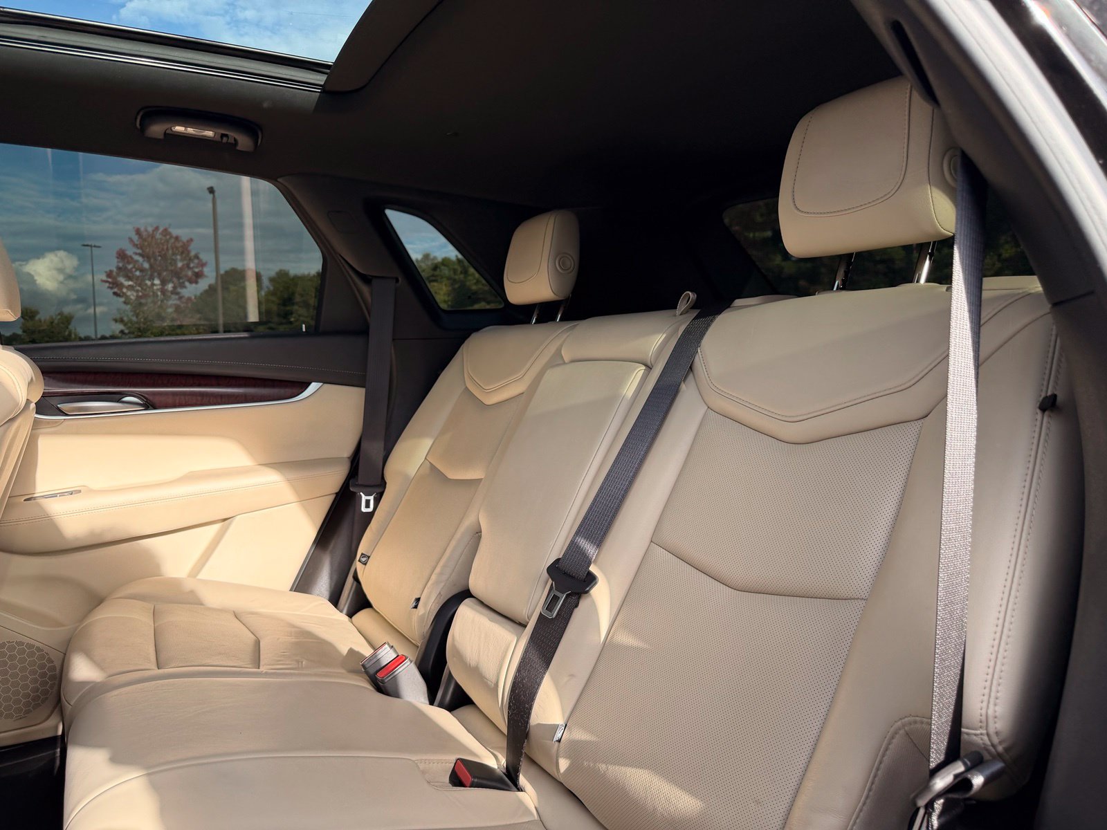 Used 2018 Cadillac XT5 Luxury w/ Driver Awareness Package FWD image 29