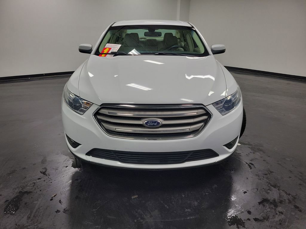 Used 2015 Ford Taurus SEL image 2