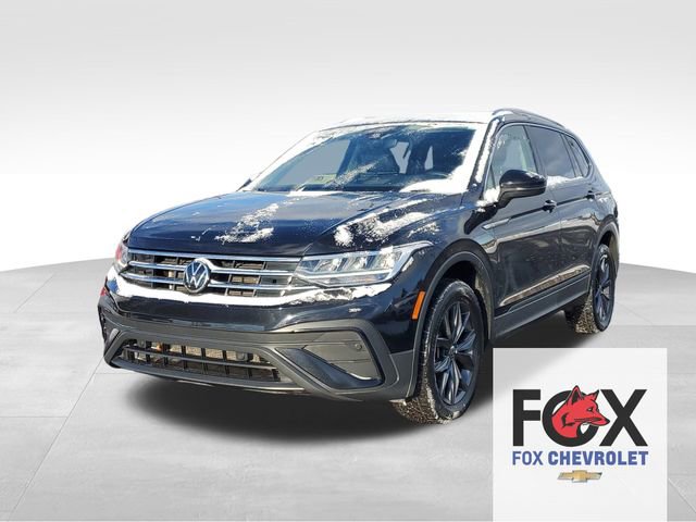 Used 2022 Volkswagen Tiguan SE w/ Panoramic Sunroof Package image 1