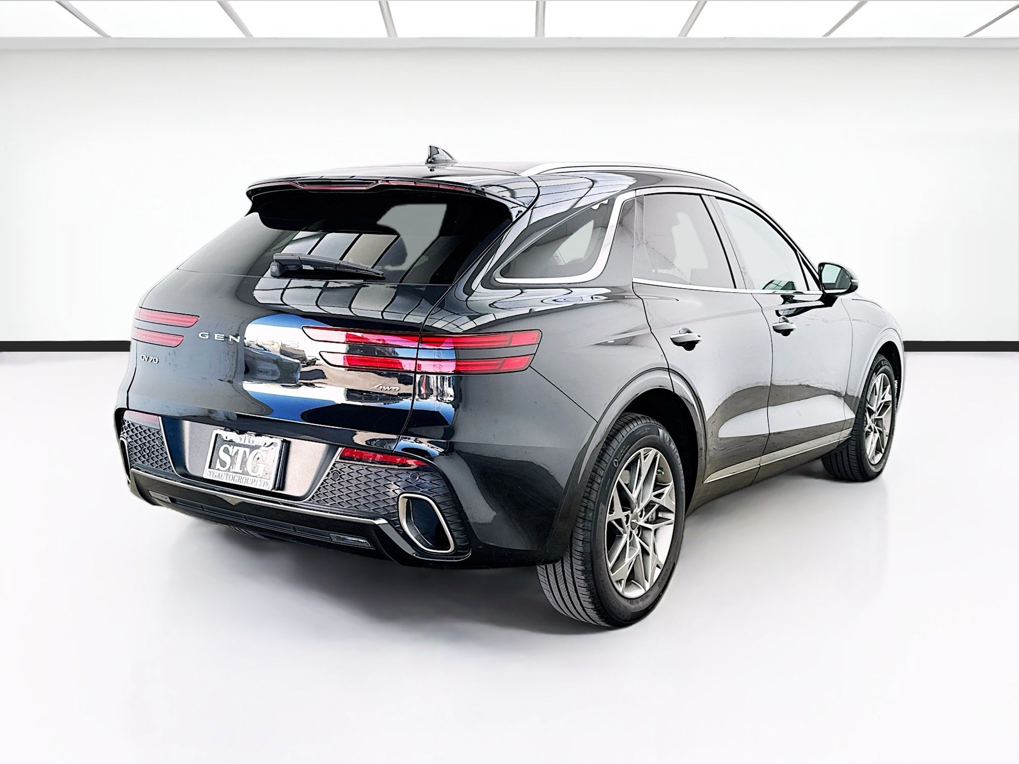 Used 2025 Genesis GV70 2.5T AWD/4WD image 4