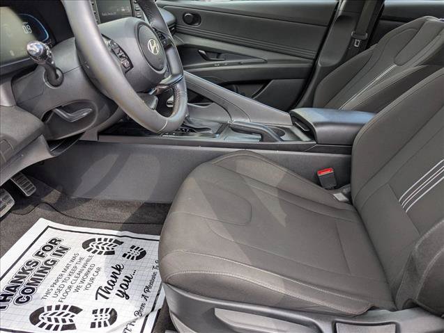 Used 2025 Hyundai Elantra Sport FWD image 14
