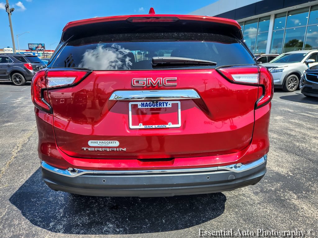Used 2022 GMC Terrain SLT w/ Infotainment Package II FWD image 5