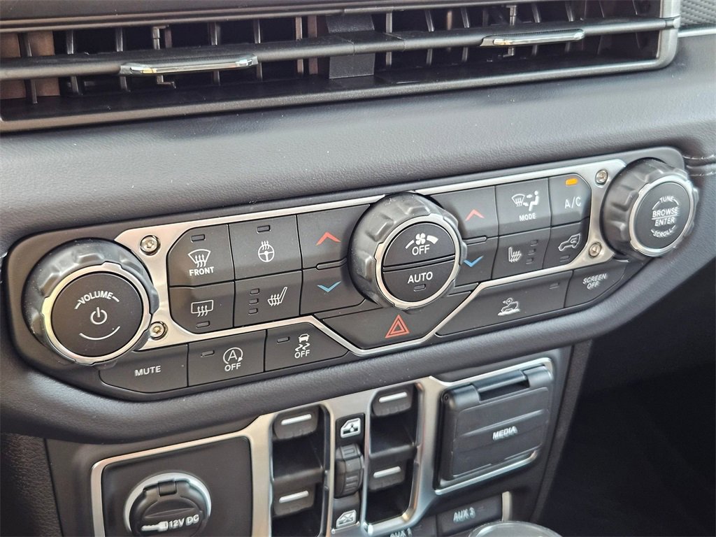 New 2025 Jeep Gladiator Mojave image 25