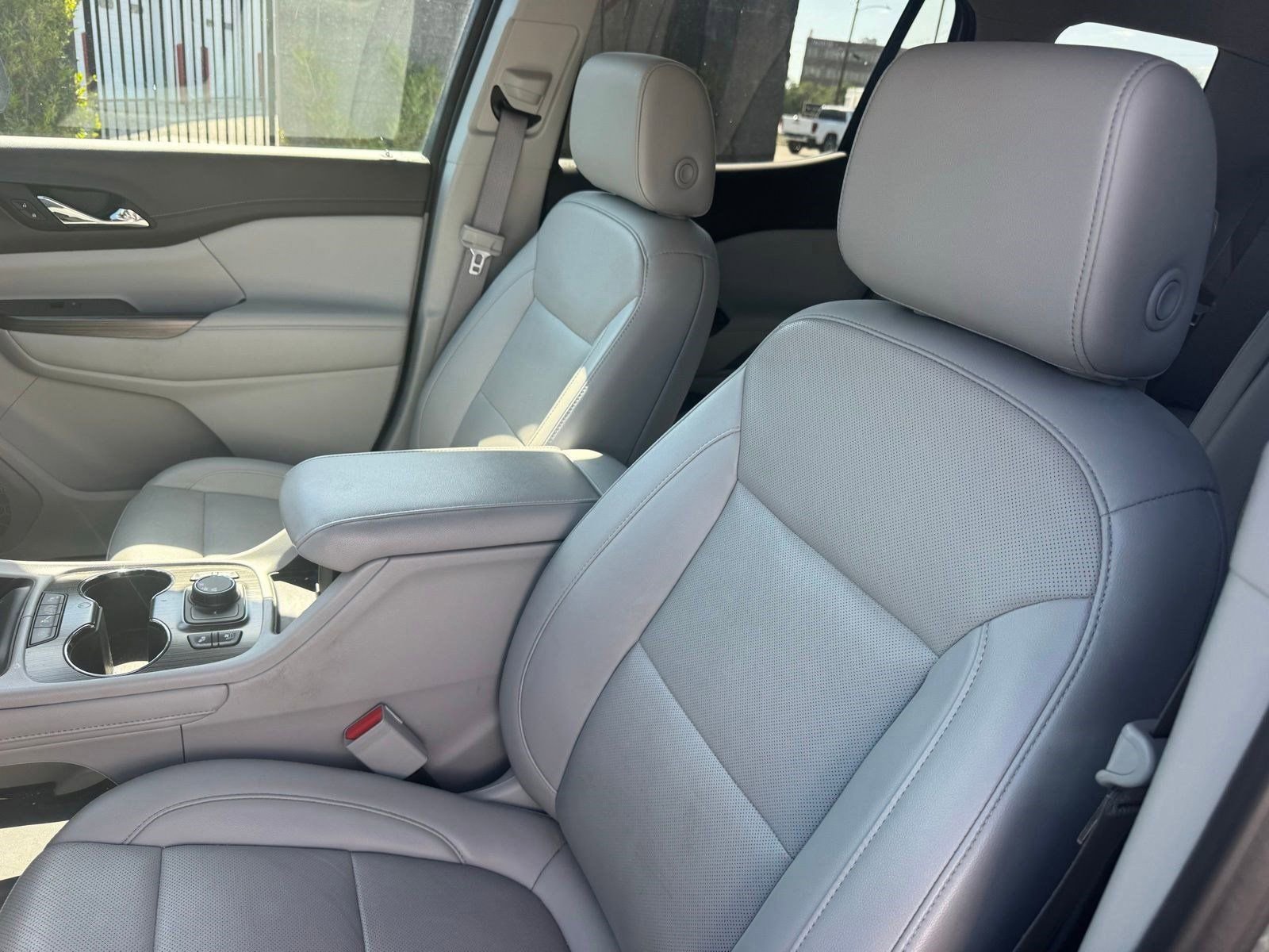Certified 2022 GMC Acadia SLT w/ Technology Package image 6