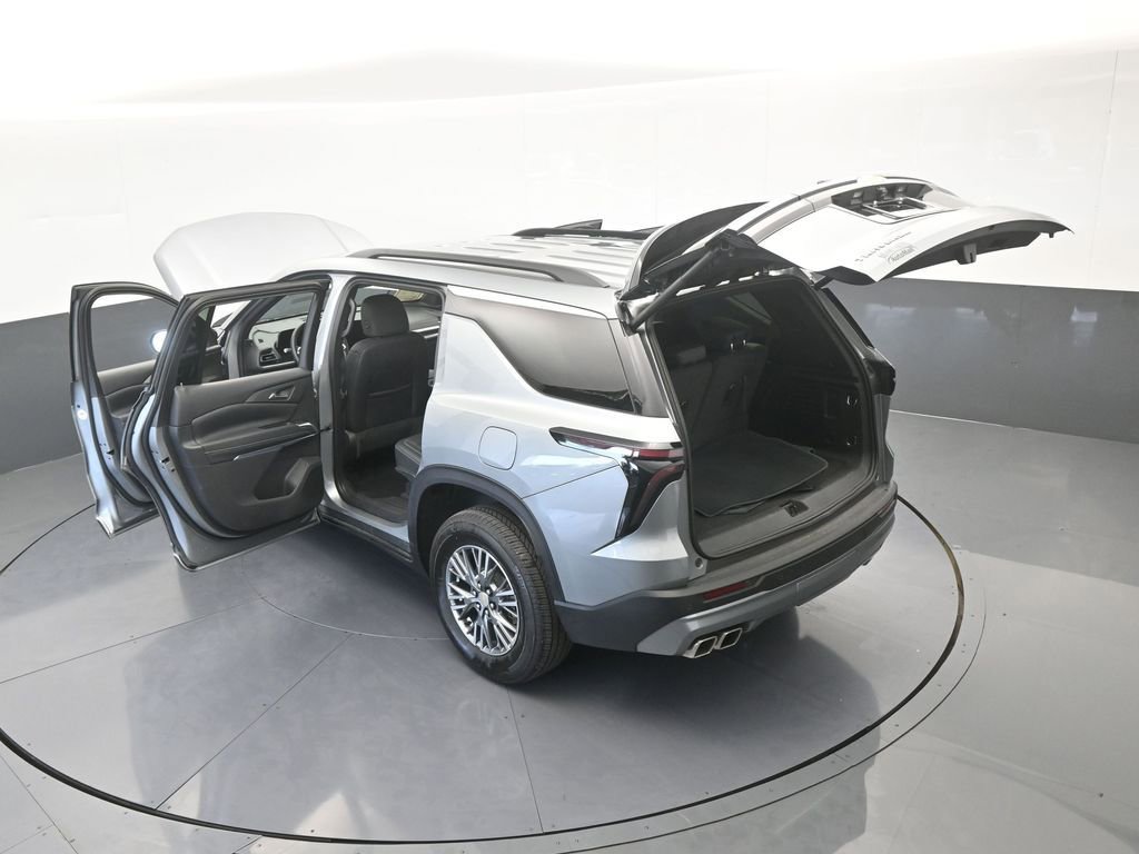 Used 2025 Chevrolet Traverse LT image 68