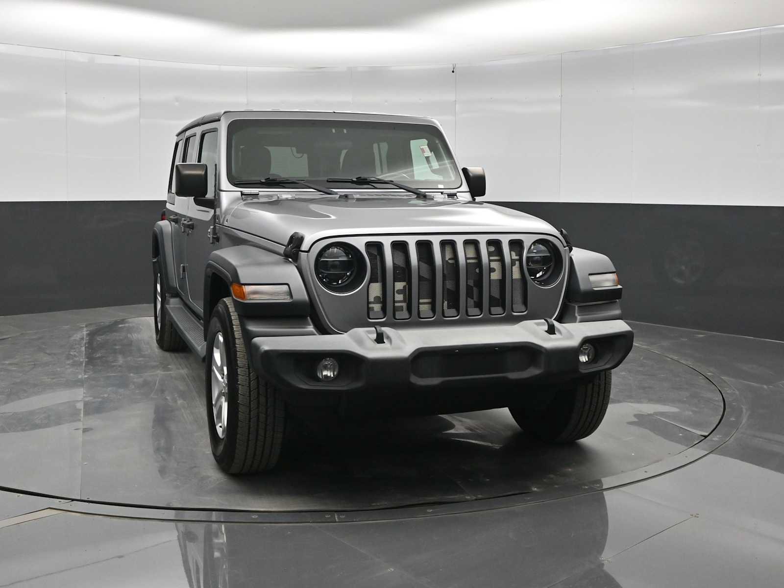 Used 2018 Jeep Wrangler Unlimited Sport S AWD/4WD image 2