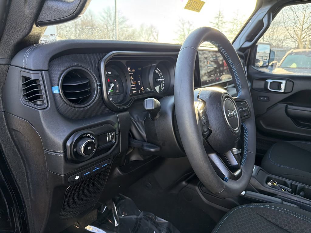 Used 2024 Jeep Wrangler Unlimited Rubicon 4xe AWD/4WD image 21