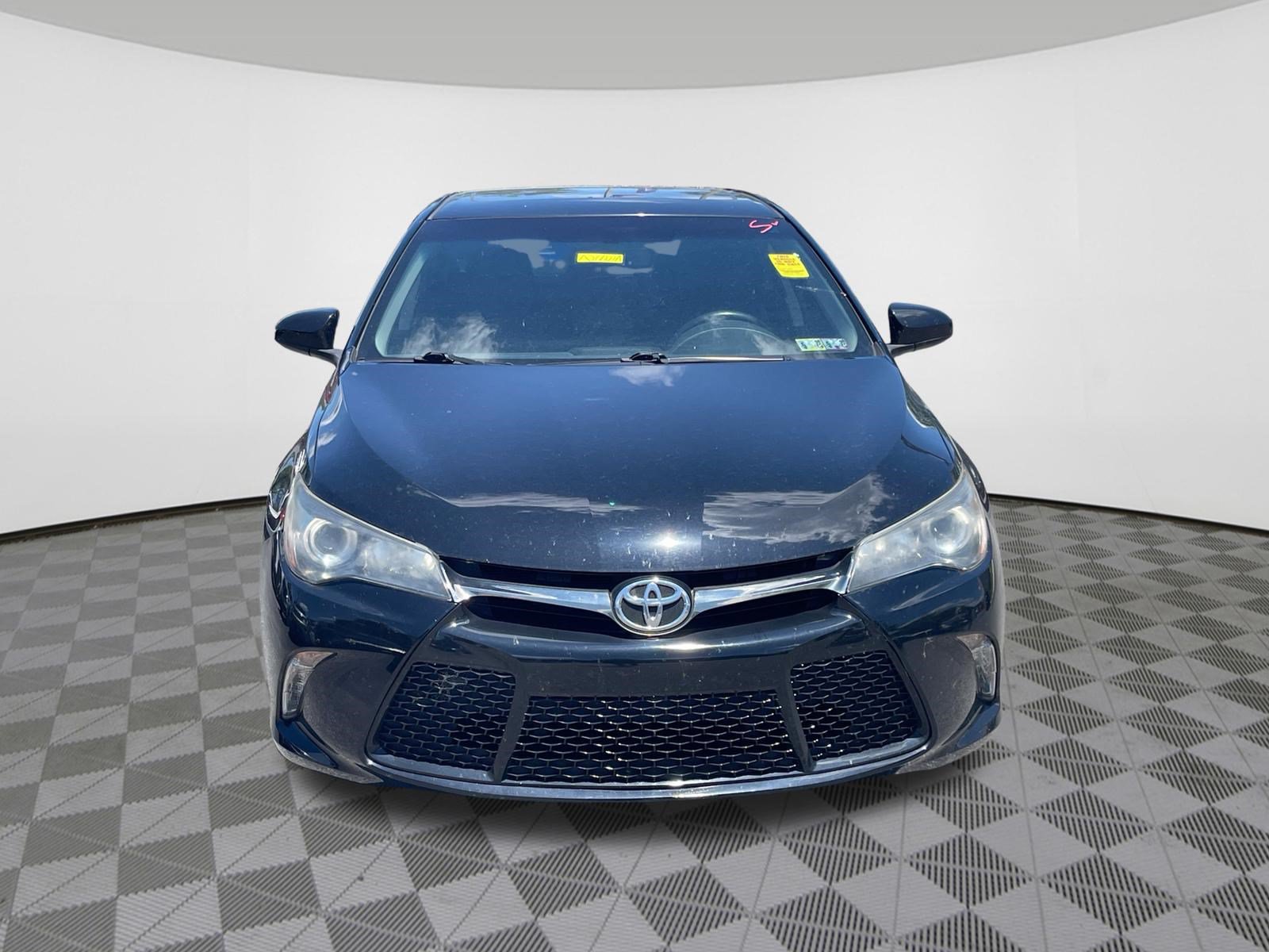 Used 2017 Toyota Camry XSE w/ Moonroof Package FWD image 3