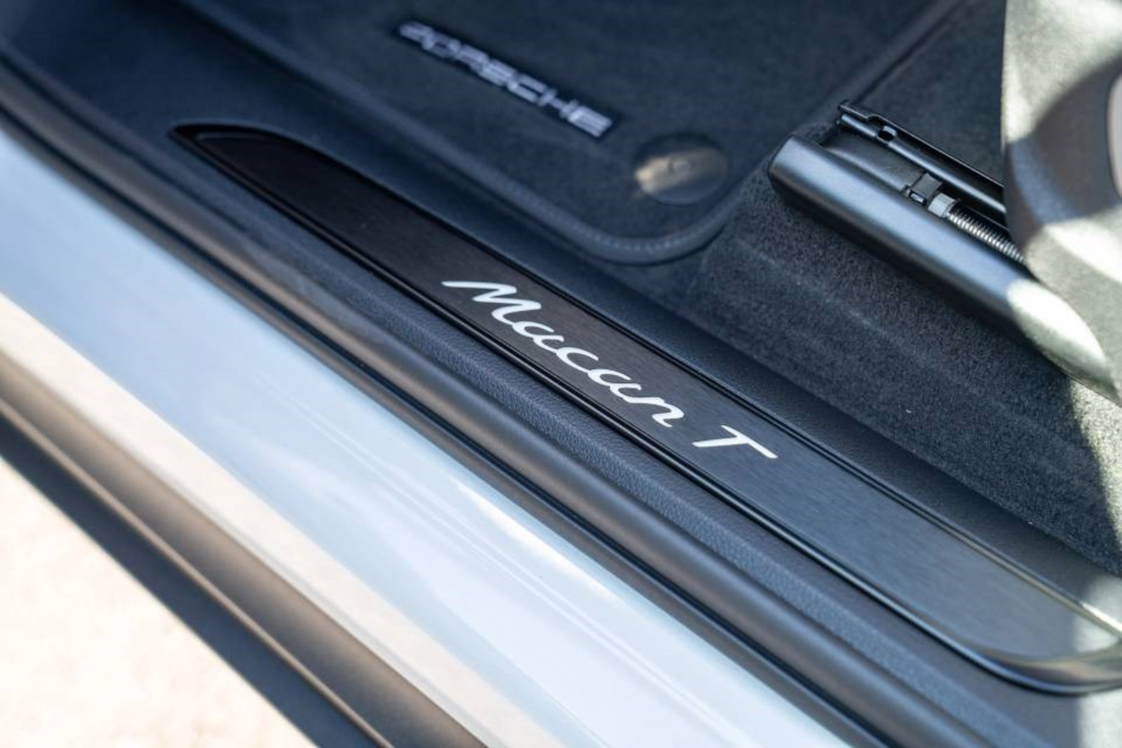 New 2026 Porsche Macan Turbo AWD/4WD image 12