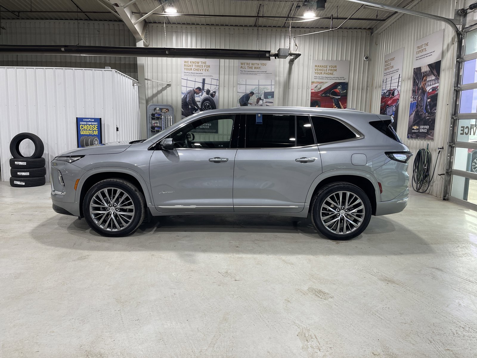 Used 2025 Buick Enclave Avenir w/ Trailering Package, 5000 lbs. AWD/4WD image 5