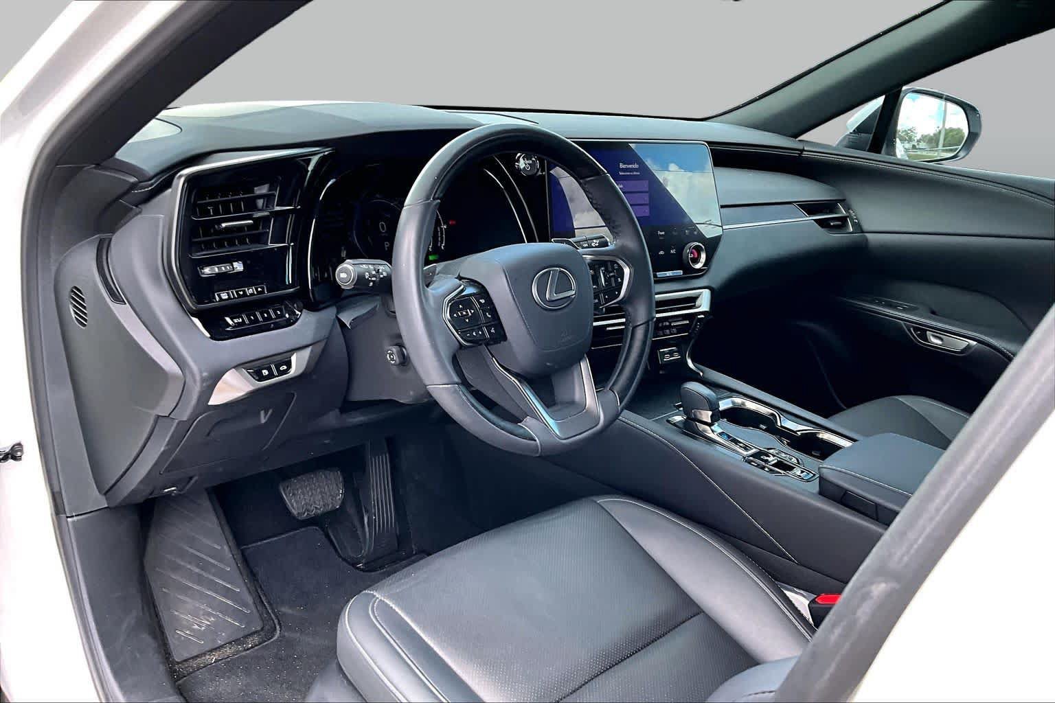 Used 2024 Lexus RX 350h w/ Accessory Package (Z1) AWD/4WD image 17