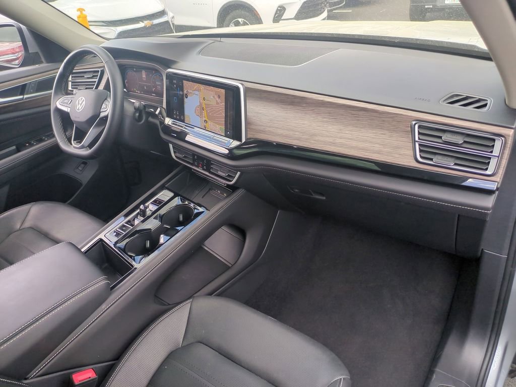 Used 2025 Volkswagen Atlas SEL AWD/4WD image 28