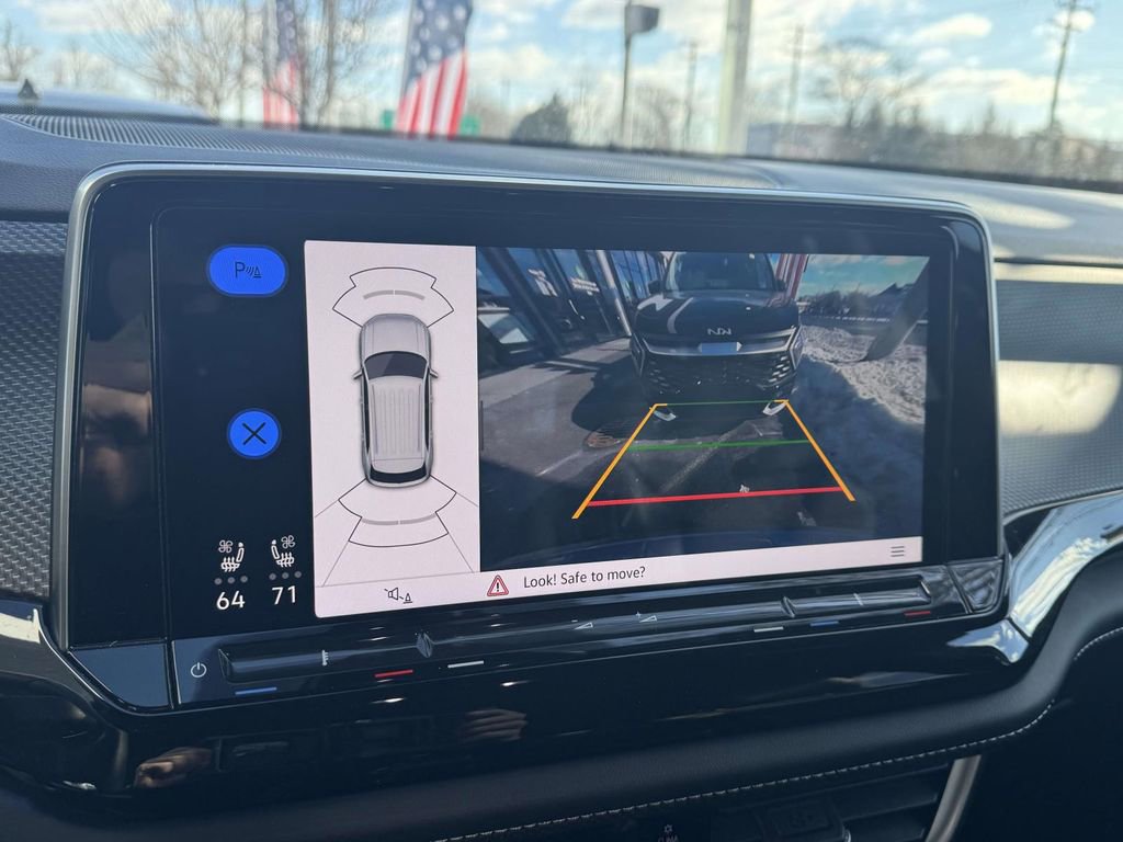 Used 2024 Volkswagen Atlas Cross Sport SEL R-Line image 28