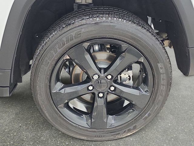 Used 2023 Jeep Grand Cherokee Altitude image 32