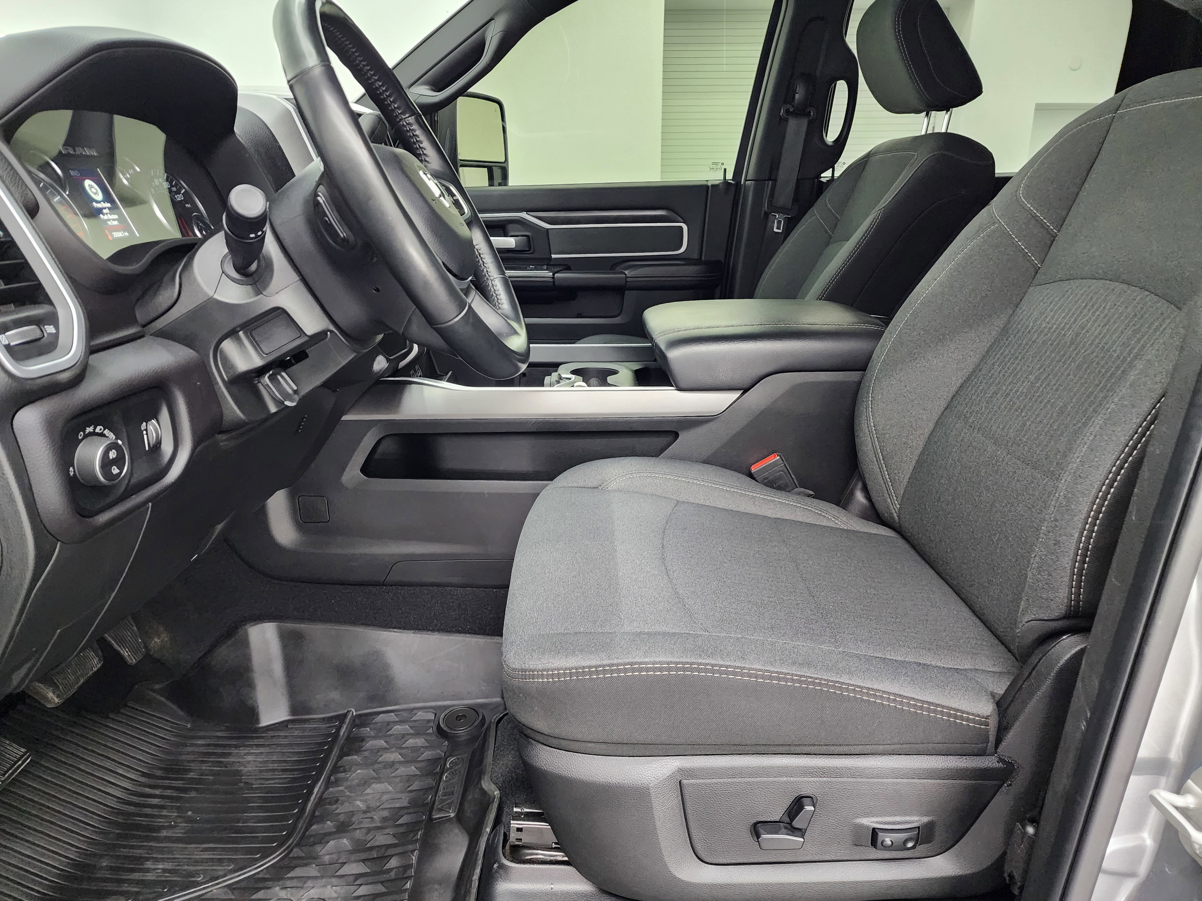 Used 2023 RAM 2500 Big Horn w/ Night Edition image 8