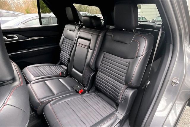 Used 2025 Ford Explorer ST-Line w/ Premium Package image 28