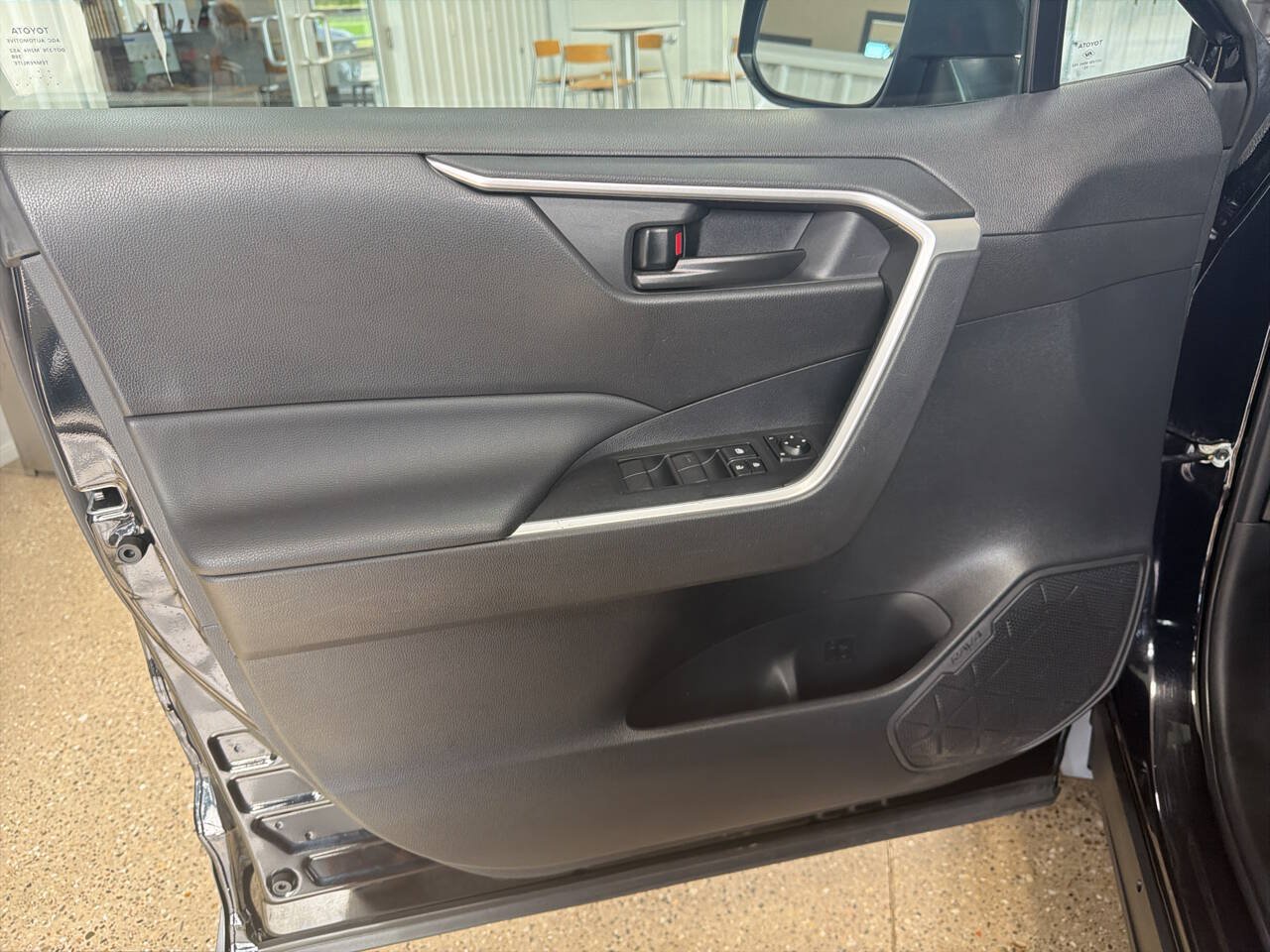 Used 2023 Toyota RAV4 LE AWD/4WD image 19
