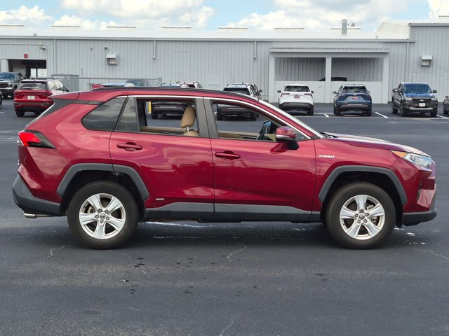 Used 2021 Toyota RAV4 XLE AWD/4WD image 4