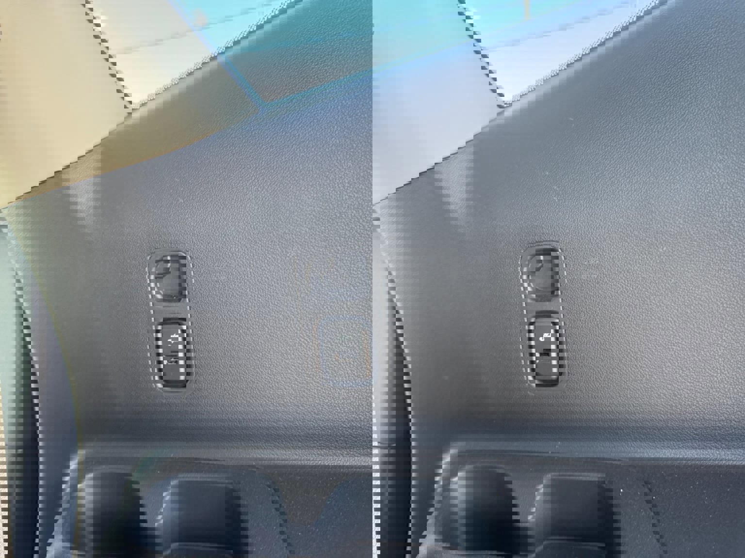 Used 2021 Buick Enclave Essence w/ Sport Touring Edition image 25