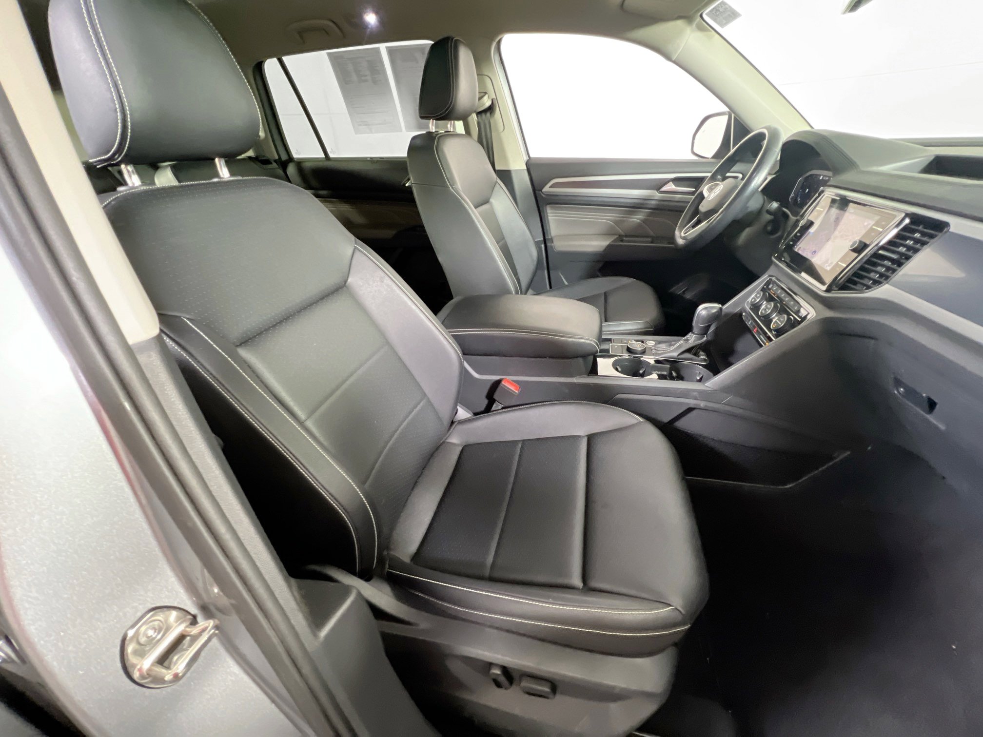 Used 2023 Volkswagen Atlas SEL R-Line image 30