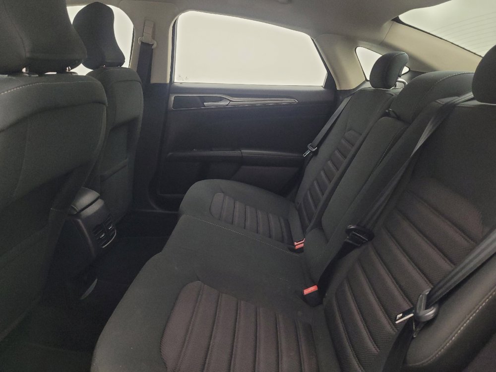 Used 2018 Ford Fusion SE w/ Fusion SE Technology Package FWD image 18