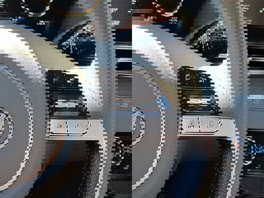 Used 2024 Hyundai Elantra SEL image 21