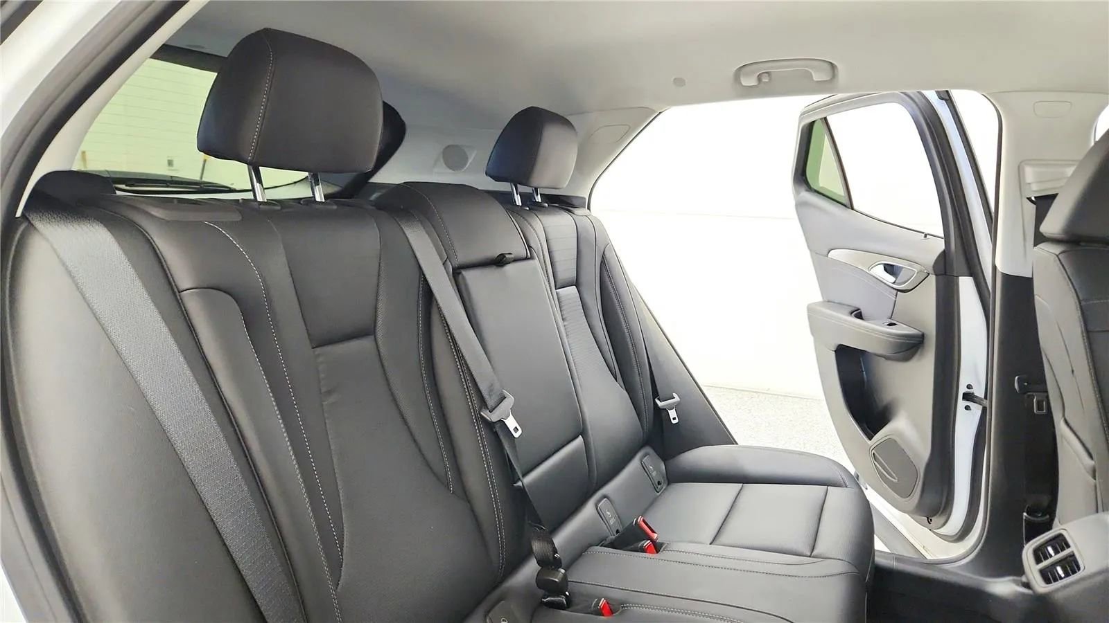 Used 2024 Buick Envision Preferred image 37