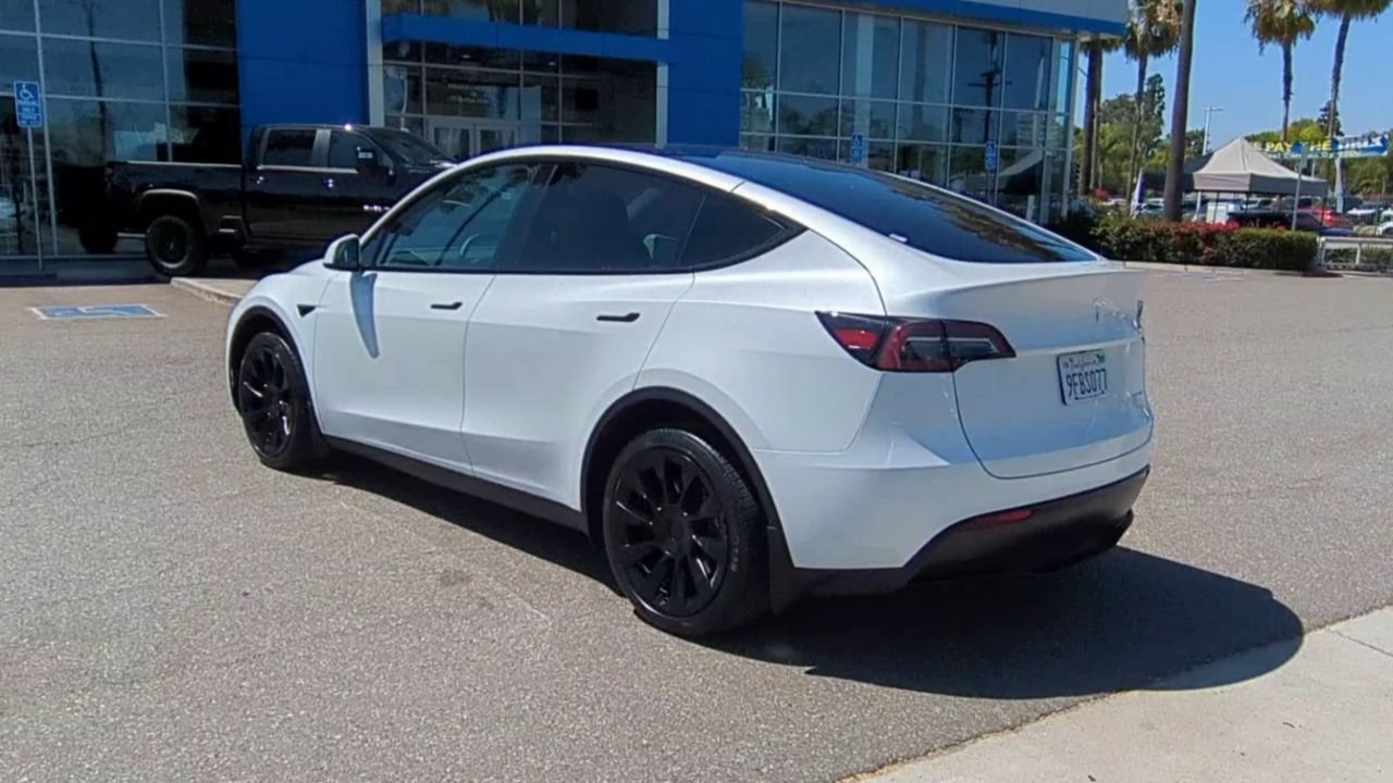 Used 2023 Tesla Model Y Long Range AWD/4WD image 6