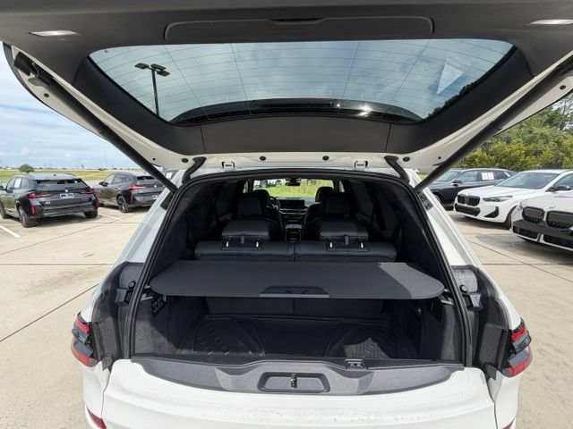 Used 2024 BMW X7 xDrive40i w/ M Sport Package AWD/4WD image 34