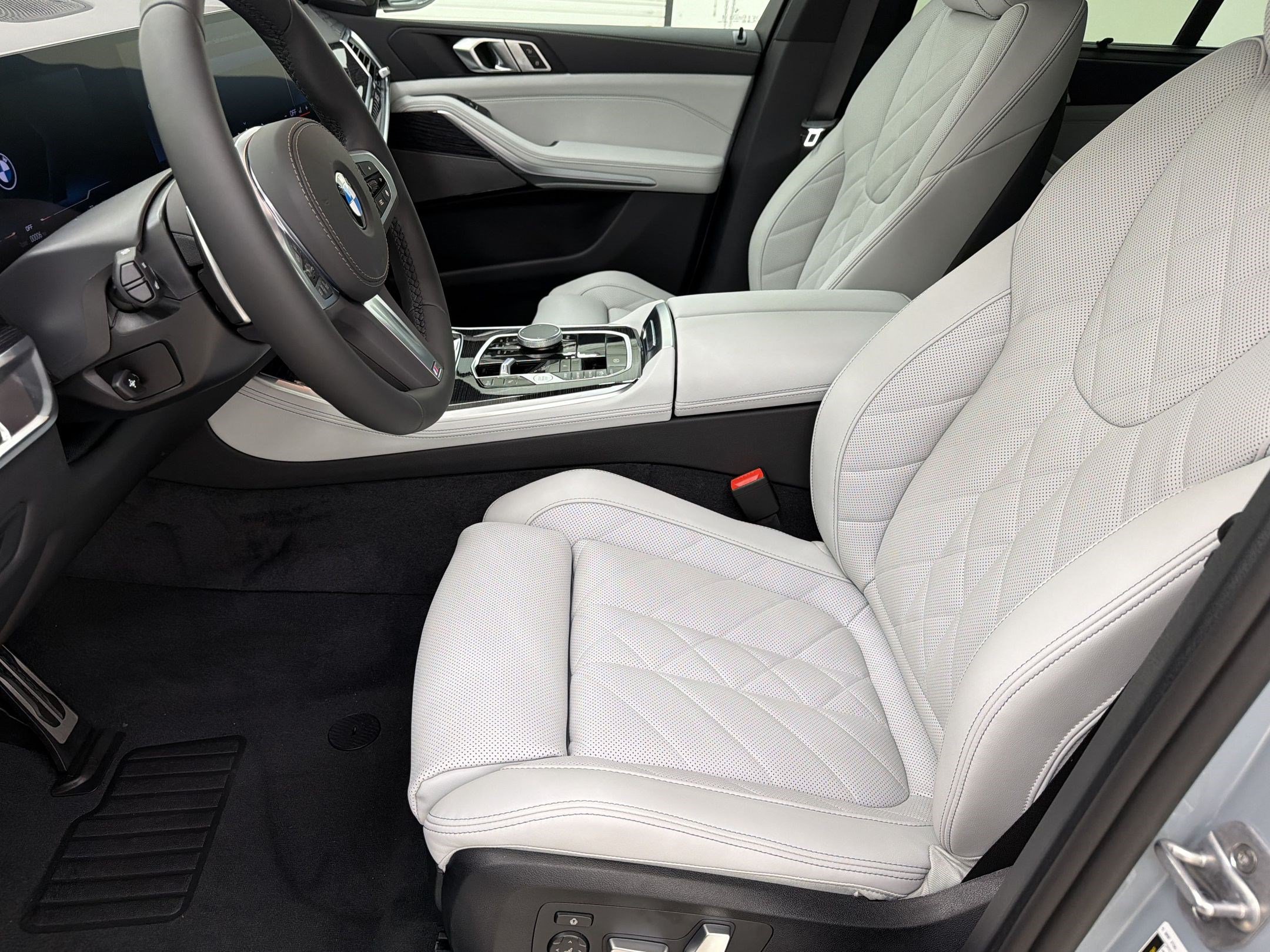 New 2026 BMW X5 xDrive40i w/ M Sport Package AWD/4WD image 5