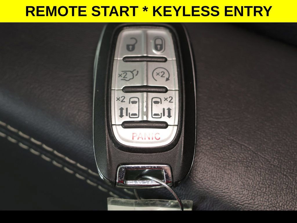 Used 2025 Chrysler Pacifica Select FWD image 10