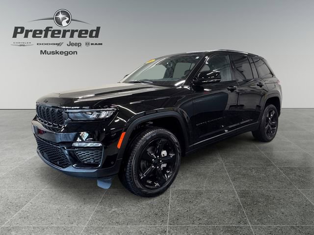Used 2024 Jeep Grand Cherokee Limited w/ Luxury Tech Group II image 4